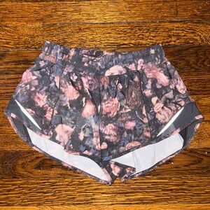Lululemon Hotty Hot Shorts 2.5" Size 4